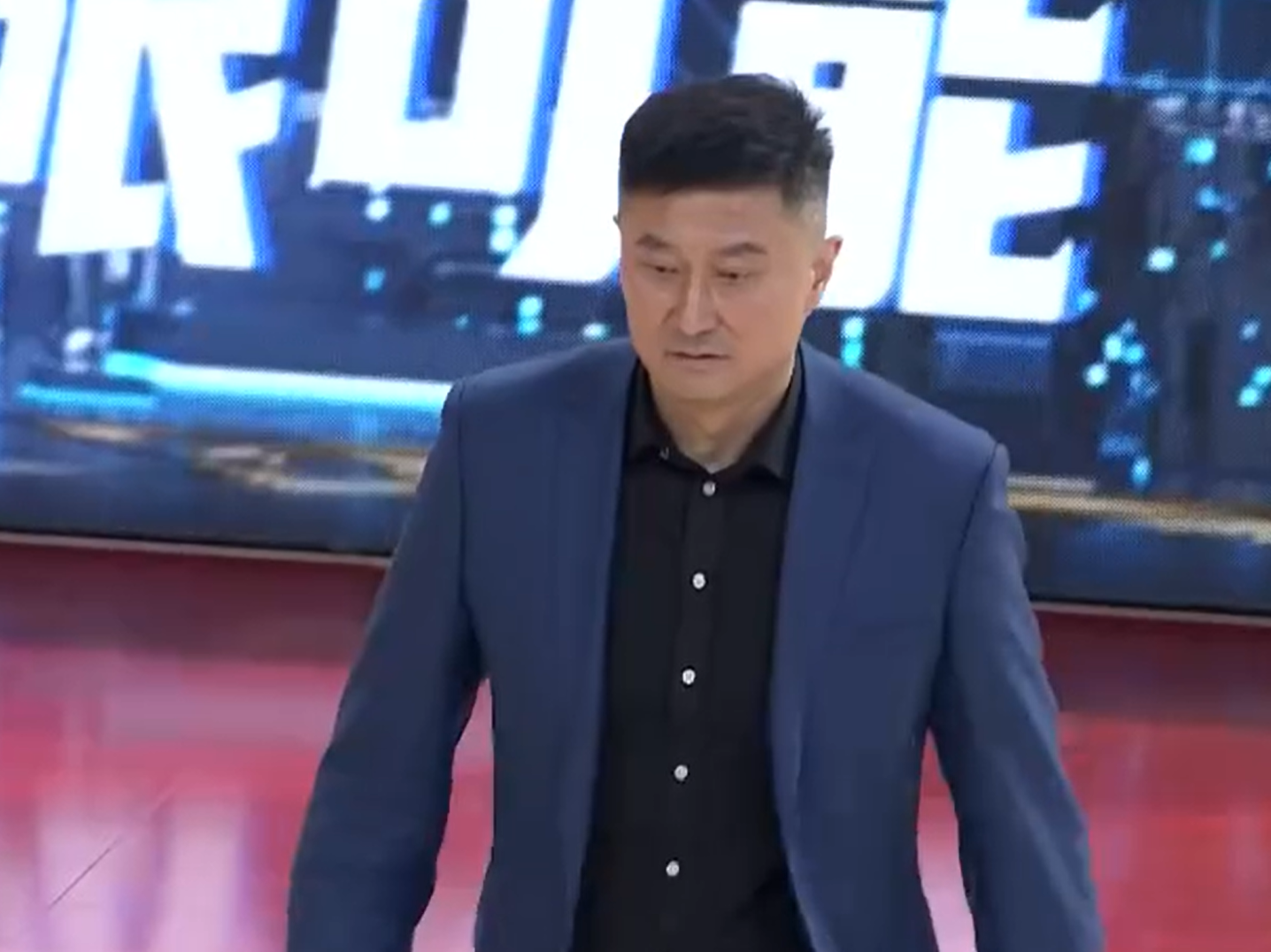 不可思议！广东队3分球20中1，半场输上海26分 杜锋暴跳如雷